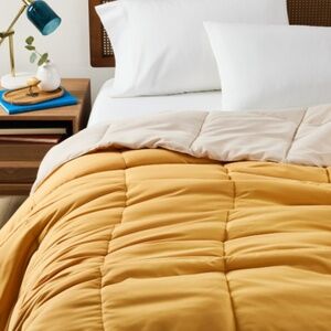 Arch Studio Microfiber Down Alternative Comforter, King, Exclusive NWT